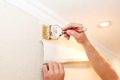 Pose de papier peint à Saint-Divy — revêtements muraux et toiles de verre
